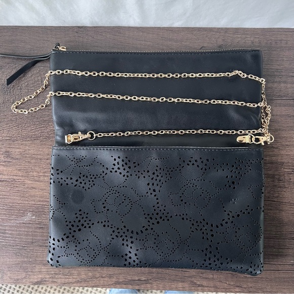 Urban Expressions Black Flower Design Detailed Locket Clutch w Gold Chain Strap - Picture 5 of 8